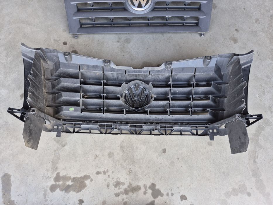 Grila radiator vw crafter 2.0tdi an 2016 facelift cod piesa 2E0853653E
