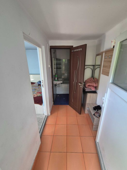 Vând casă spațioasă – Proprietate unică cu 2 case în aceeași curte