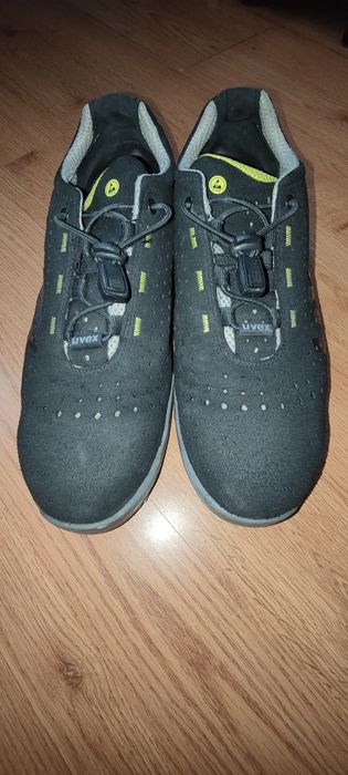 Pantofi de protectie perforati Uvex 1 S1 ESD cu bombeu nemetalic