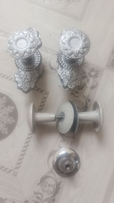 Продам дверные ручки