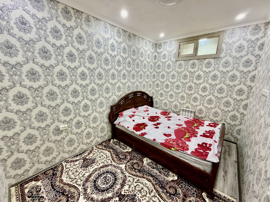 Sartipo sevinch cafe oldida