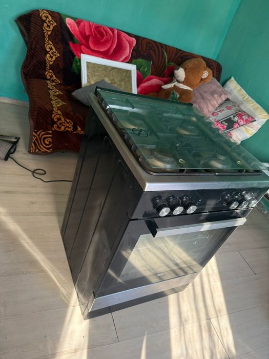Vând aragaz Beko folosit foarte puțin