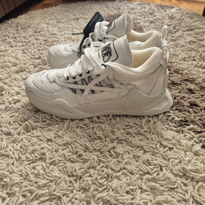 Off-white oddsy albi