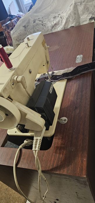 Швейная машинка, чайка 142м.
