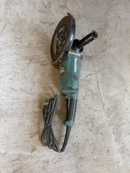 Makita GA9020R 230mm