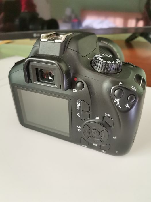 canon eos 4000d + обектив 75-300