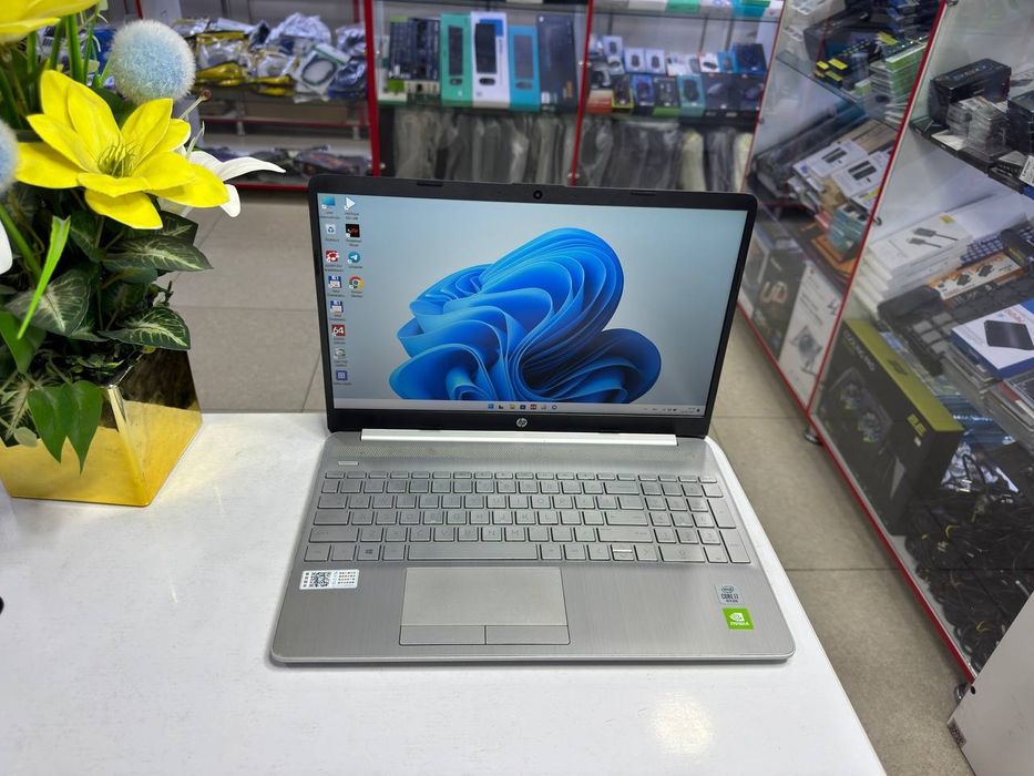 HP Pavilion core i7-1065G7 DDR4 8/256 SSD MX330-2GB videokartasi bor