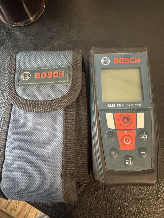 Vând telemetru laser Bosch GLM 50 Professional, ideal pentru măsurători rapide și precise în construcții, amenajări sau uz casnic.