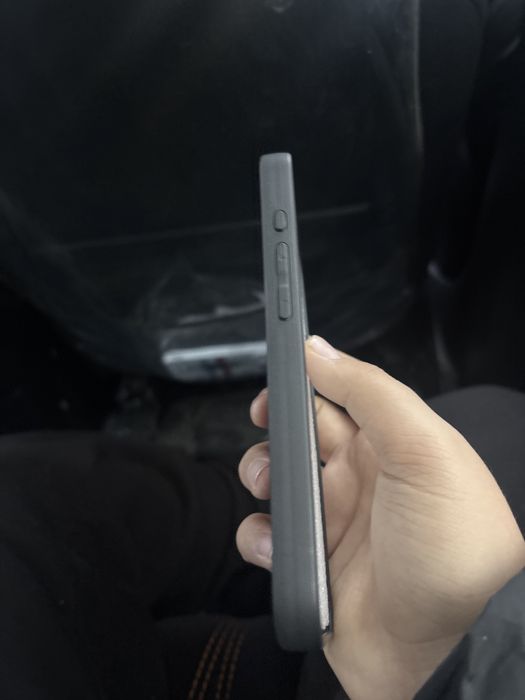 Чехол на айфон 16