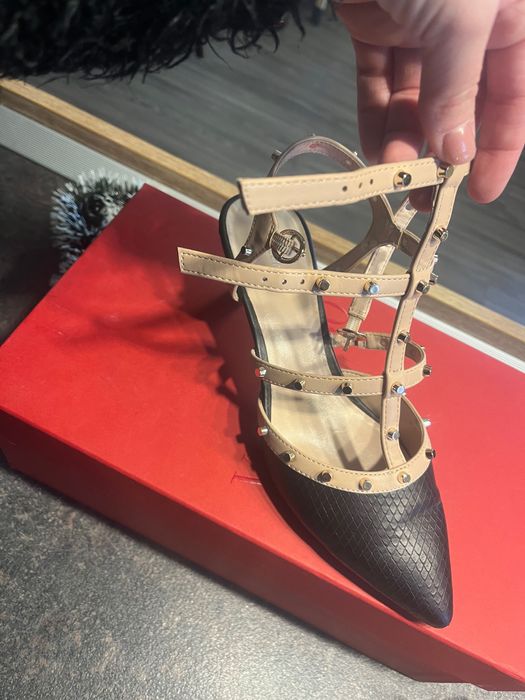 Обувки по Мордел Valentino