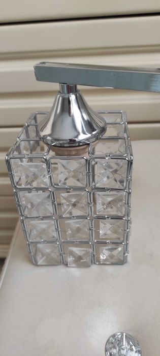 Полилеите за таван