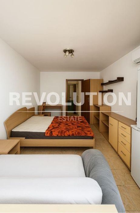 Дава се под наем Едностаен апартамент в Варна, Център - 30 кв.м за 300 € - Снимка #1