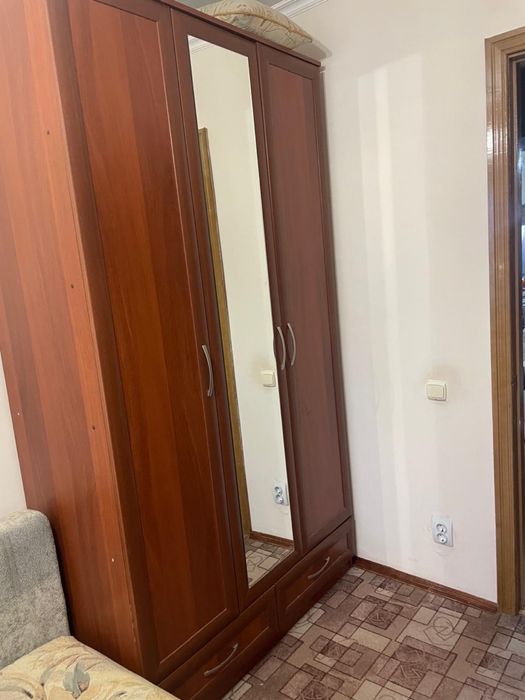 Продам диваны, платяной шкаф, холодильник