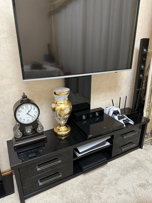 Подставка для телевизора, со стеклянными вставками