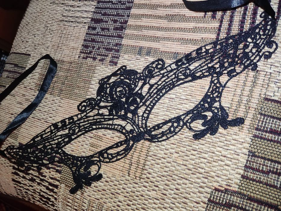 Карнавальная маска и перчатки для праздника