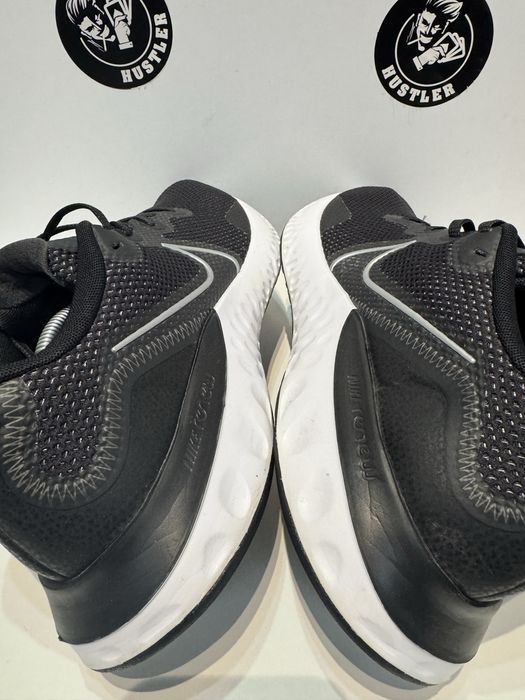 Маратонки NIKE RENEW . Номер 45.5