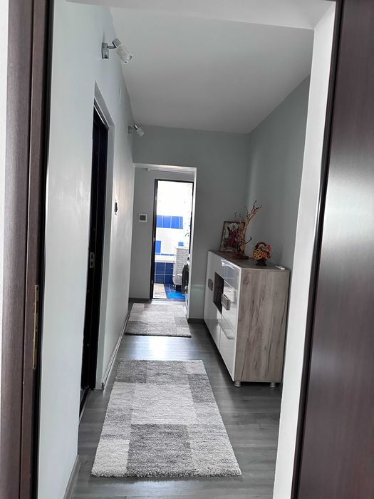 De vanzare apartament cu trei camere DROBETA TURNU SEVERIN