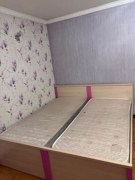Продам стол и кровать