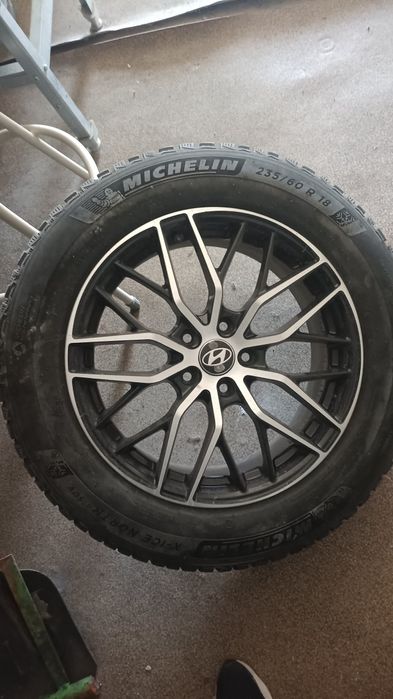 Продам зимние шины с дисками 235х60х18