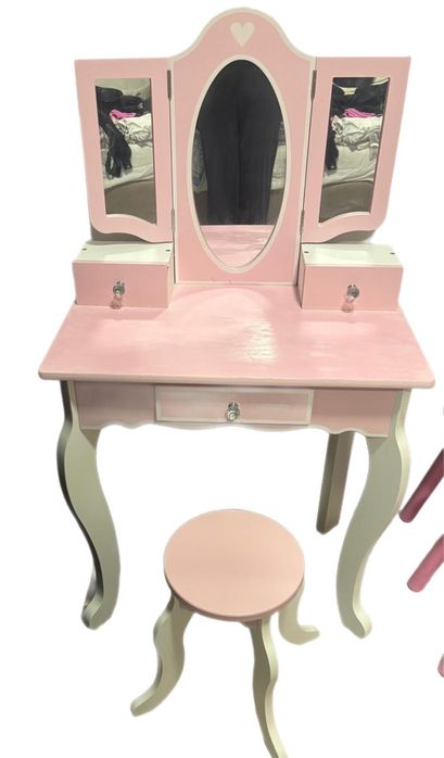Masuta mare de machiaj pentru fetite cu scaun inclus