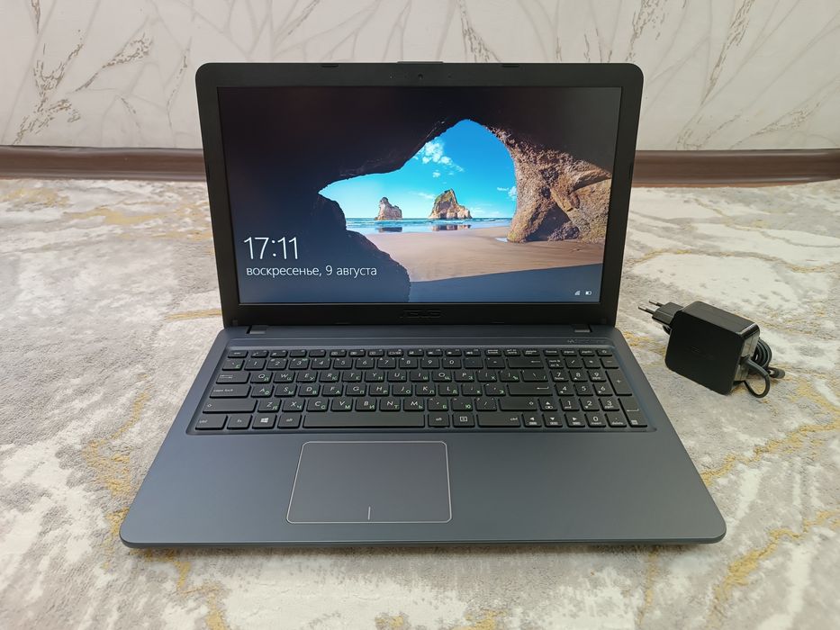 Ноутбук ASUS i7-8thGen SSD 512Гб.
