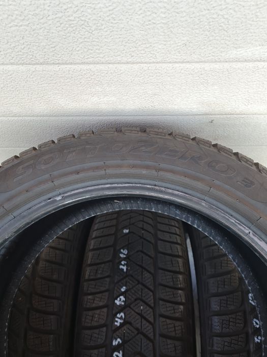 Зимни гуми 4 броя Спорт П. PIRELLI SottoZero3 225 45 R17 205 50 R17 дот 2216