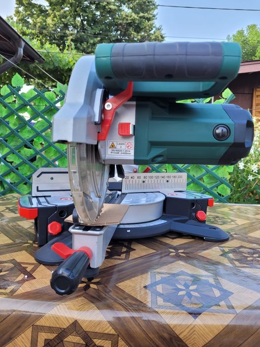 Fierăstrău circular culisant Metabo KGS 254 M 1450W 230V Ø254mm, ca nou