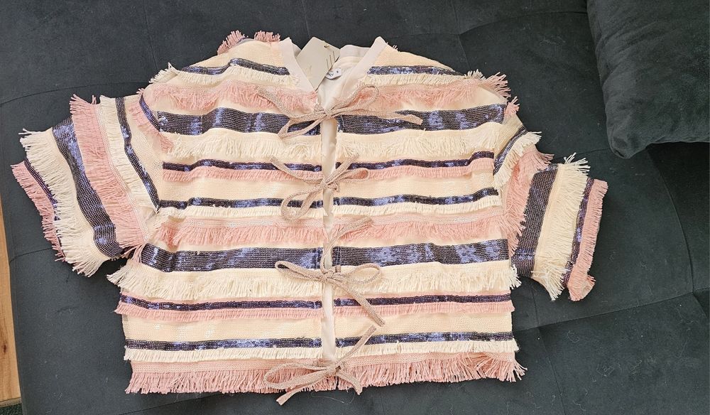 Жилетка с ресни и пайети