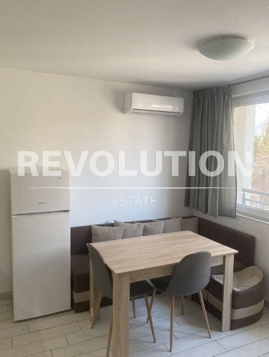 Дава се под наем Двустаен апартамент в Варна, Автогара - 55 кв.м за 388.62 € - Снимка #1