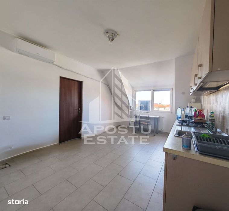 Apartament cu 3 camere, de vanzare, centrala proprie, zona Lipovei