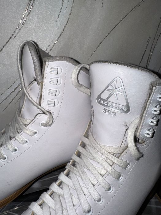 Продам фигурные коньки