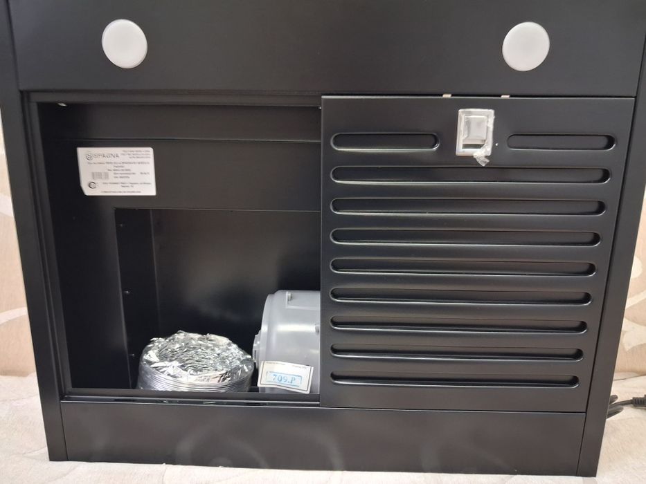 Продаётся  вытяжка SPAGNA новая.