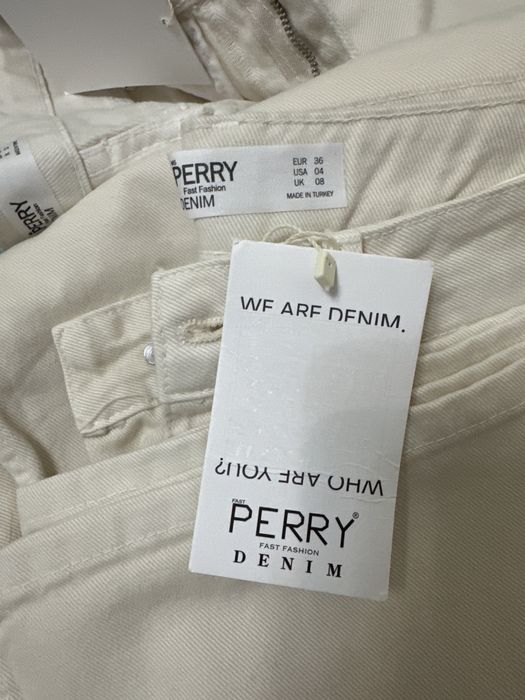 Продам Джинсы 2990 тенге