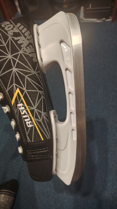 коньки хоккейные