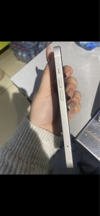 Продам IPhone 13