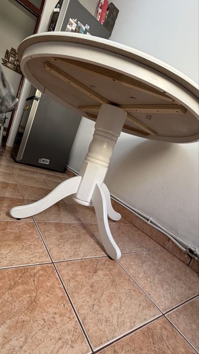 Masa din lemn masiv dimensiuni 105 cirumferinta si 76 inaltime