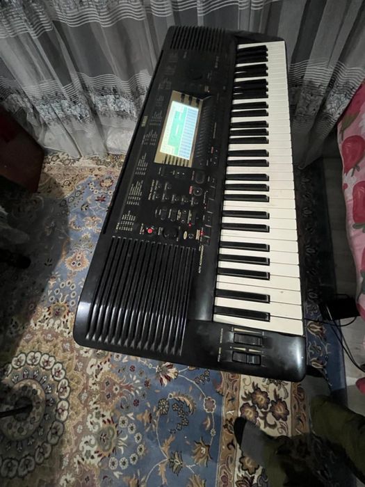 Синтезатор(Yamaha PSR-730)