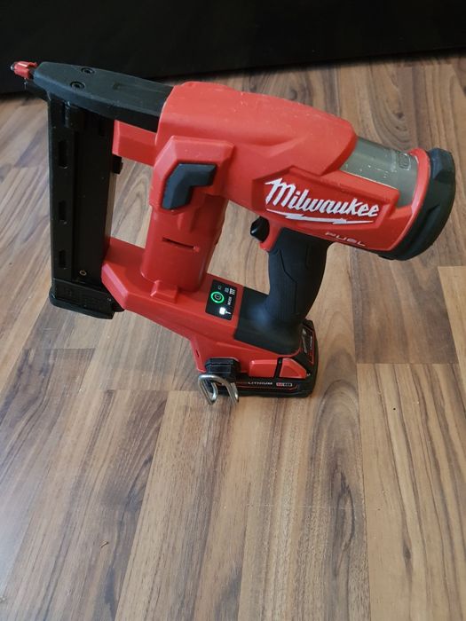 Pistol de capse Milwaukee M18 FNCS18GS