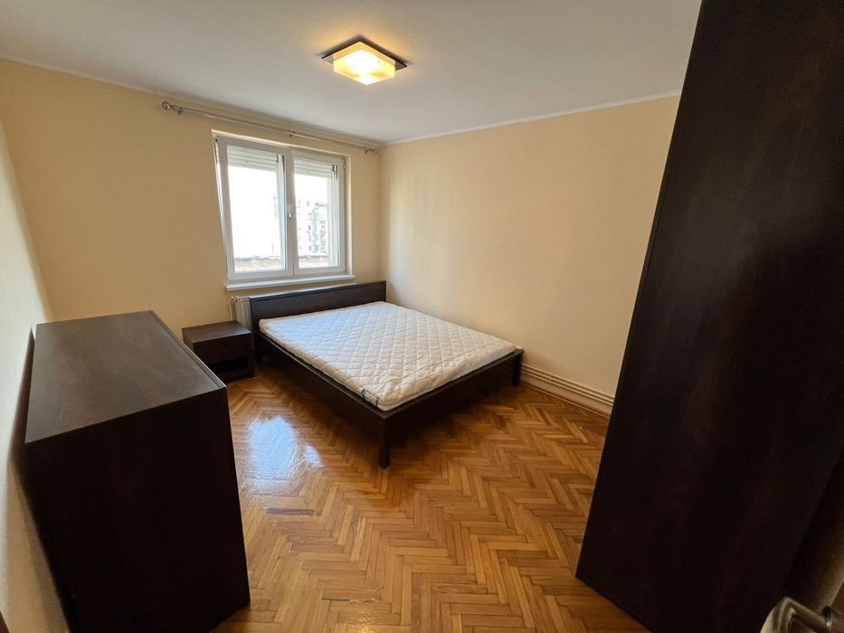 DE ÎNCHIRIAT Apartament 3 camere 80 m² 7 Noiembrie