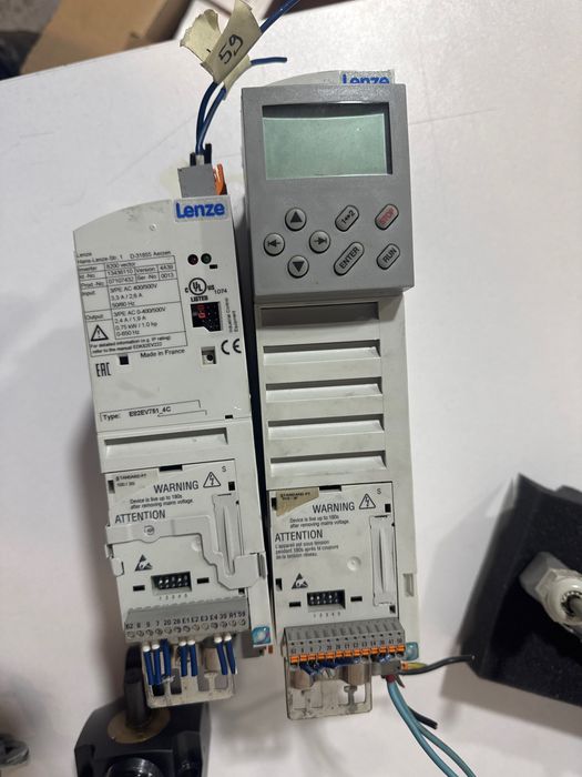 Pachet 2 Convertizoare / Invertoare Frecvență Lenze 8200 Vector (0.75 kW + 1.5 kW) + Keypad XT