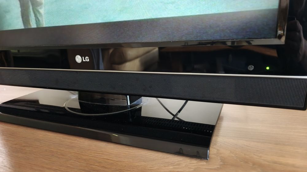 Televizor LG, 81 cm, telecomandă originală, perfect funcțional