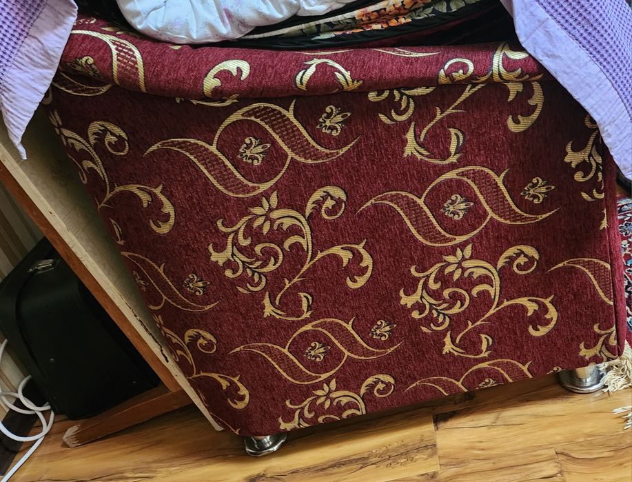 Продаётся 2 дивана, 1 кресло, 1 пуфик