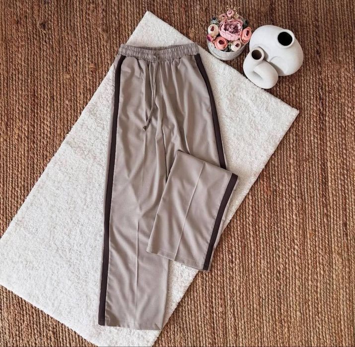 Спортно елегантен панталон

С/М  М/Л  Л/ХЛ  ХЛ

22 евро ( сложете си н