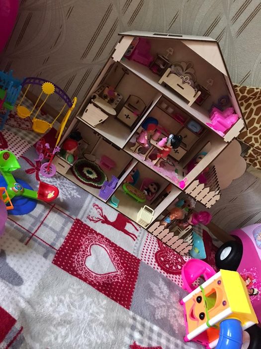 Кукольный домик с мебелью