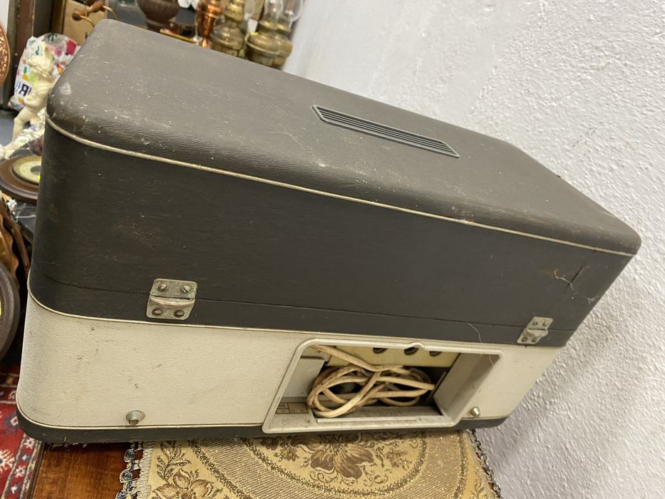 Стар магнетофон на филипс