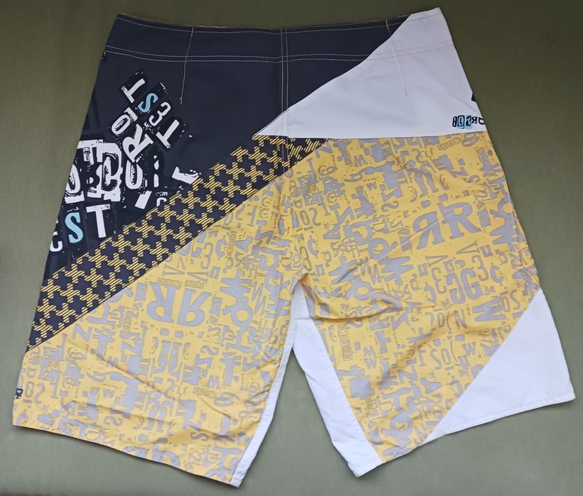 Сърф бермуди на PROTEST, номер L, 46-48 см в талията и до 58 в таза.