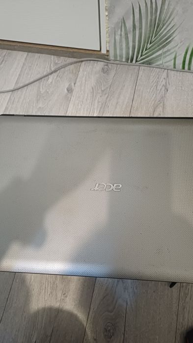 Ноутбук с зарядкой