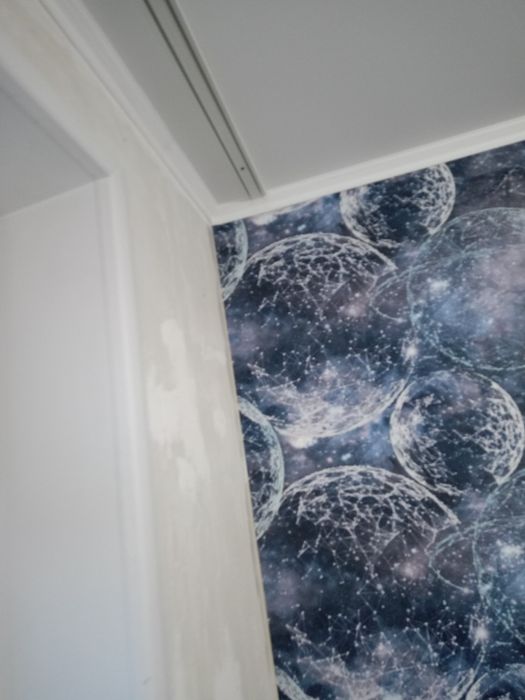 Поклейка обоев  .