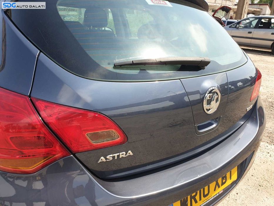 Hayon Haion Portbagaj Dezechipat cu Luneta Geam Sticla Opel Astra J Hatchback 2009 - 2016 Culoare Z GBI [L1525]