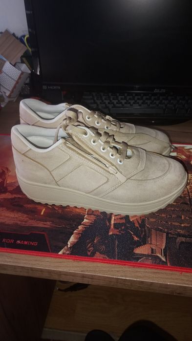 Дамски анатомични маратонки